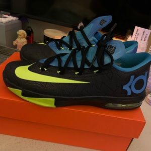Nike Kd VI Size 5.5 Y